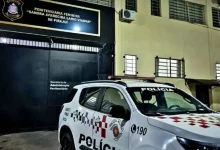 A polícia efetuou a prisão de uma mulher em Paraguaçu Paulista por descumprimento de medidas protetivas e perseguição. Saiba os detalhes do caso.