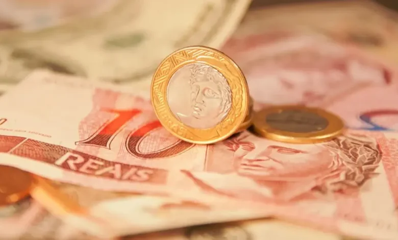Descubra por que seus fundos de renda fixa rendem abaixo do CDI mesmo com juros altos e veja como proteger seu dinheiro de taxas e impostos.