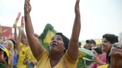 A Polícia Militar reforça o policiamento em áreas de grande circulação de torcedores para garantir a ordem pública e a segurança de todos os cidadãos.