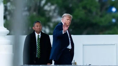 Donald Trump recua de proposta para cobrar pedágio no Estreito de Ormuz. Entenda os impactos geopolíticos dessa decisão para o mercado de petróleo global.