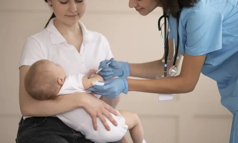 A Anvisa aprovou a ampliação da vacina contra a gripe para bebês a partir de 6 meses de idade. Confira os detalhes e a importância da medida.