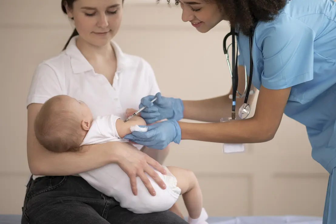 Anvisa amplia indicação da vacina da gripe para bebês 6 A Anvisa aprovou a ampliação da vacina contra a gripe para bebês a partir de 6 meses de idade. Confira os detalhes e a importância da medida.