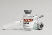A Anvisa definiu novas regras para a atualização das vacinas contra a Covid-19, visando maior eficácia contra as variantes em circulação. Confira os detalhes.