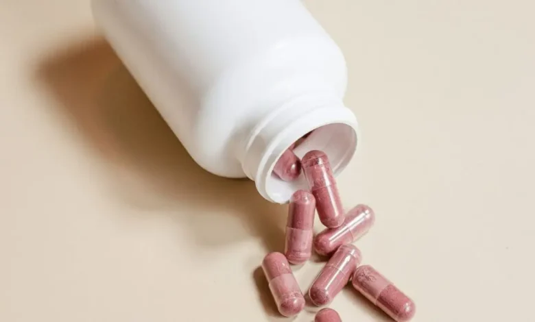Novos estudos investigam a relação entre o excesso de vitamina B12 e o desenvolvimento de tipos específicos de câncer. Entenda o alerta para a suplementação.