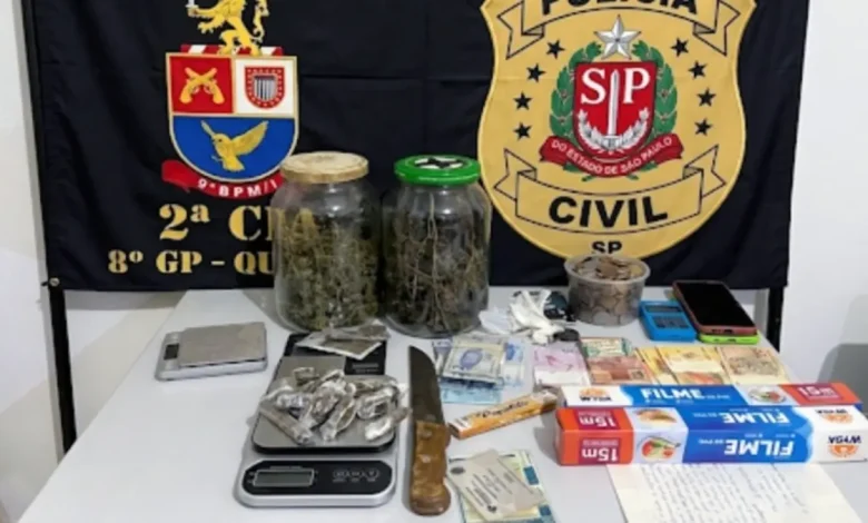 Uma ação da Polícia Militar em Quatá resultou na prisão de um homem e na apreensão de drogas, balanças de precisão e materiais ligados ao tráfico.