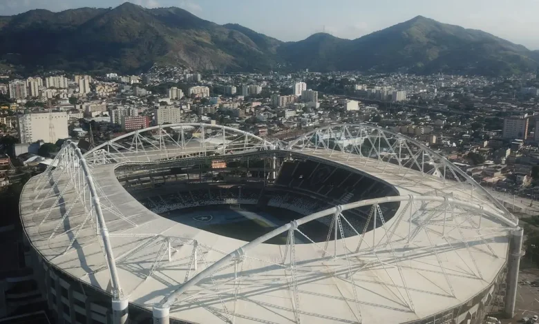 Fortes ventos no Rio de Janeiro forçaram o adiamento do clássico entre Botafogo e Fluminense pelo Brasileirão Feminino. Confira os detalhes da decisão.
