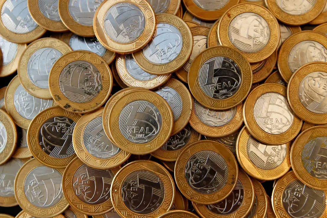 Os títulos do Tesouro IPCA+ registraram valorização superior ao CDI. Descubra como este ativo protege seu poder de compra e supera a renda fixa tradicional.