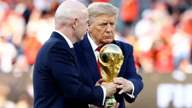 Donald Trump manifesta apoio público a Gianni Infantino, presidente da FIFA, classificando uma eventual substituição como um erro terrível para o futebol.