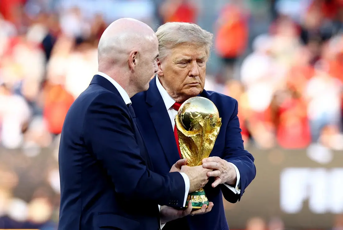 Donald Trump defende permanência de Gianni Infantino na FIFA 6 Donald Trump manifesta apoio público a Gianni Infantino, presidente da FIFA, classificando uma eventual substituição como um erro terrível para o futebol.