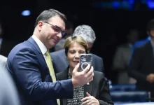 A senadora Tereza Cristina reafirma aliança com Flávio Bolsonaro para as eleições de 2026, mesmo com a posição de neutralidade adotada pelo Partido Progressistas.