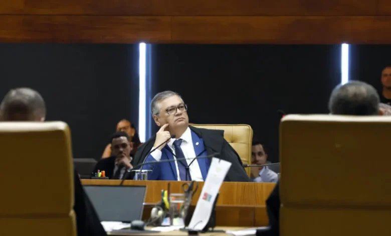 O ministro Flávio Dino interrompeu o julgamento de uma ação de desapropriação que tramita há quatro décadas e pode custar R$ 2,1 bilhões aos cofres públicos.