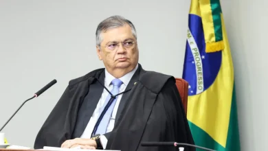 Flávio Dino esclarece polêmica sobre diploma de jornalistas 2 O ministro Flávio Dino nega ter defendido a obrigatoriedade do diploma para jornalistas em voto recente, explicando o contexto de seu posicionamento jurídico.