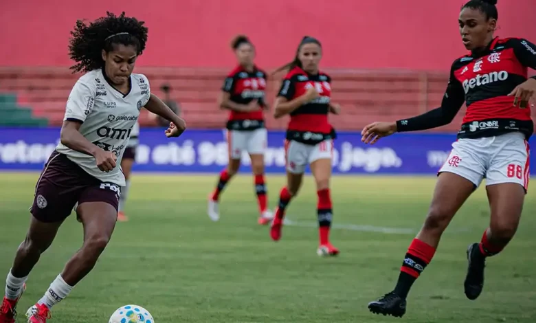 O Flamengo conquistou uma vitória importante sobre a Ferroviária no jogo de ida das quartas de final do Brasileirão Feminino. Confira os detalhes.