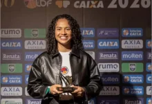 Uma atleta de Paraguaçu Paulista alcançou o topo ao ser eleita a Atleta Revelação no prêmio Melhores do Ano da Liga de Basquete Feminino (LBF).