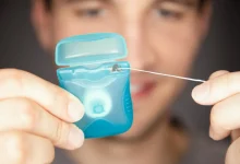 Muitas vezes, gestos simples do dia a dia podem comprometer a saúde dos seus dentes. Confira 7 hábitos inofensivos que escondem perigos para sua boca.