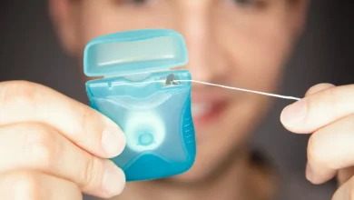 Muitas vezes, gestos simples do dia a dia podem comprometer a saúde dos seus dentes. Confira 7 hábitos inofensivos que escondem perigos para sua boca.