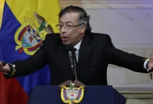 O presidente colombiano, Gustavo Petro, denuncia o uso de softwares israelenses e americanos para influenciar eleições e favorecer a direita globalmente.