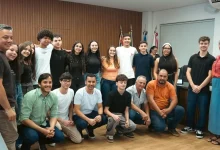 A Câmara Municipal de Maracaí oficializou a posse dos integrantes da 4ª edição do Parlamento Jovem, promovendo cidadania e o exercício democrático entre alunos.