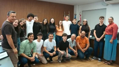 A Câmara Municipal de Maracaí oficializou a posse dos integrantes da 4ª edição do Parlamento Jovem, promovendo cidadania e o exercício democrático entre alunos.