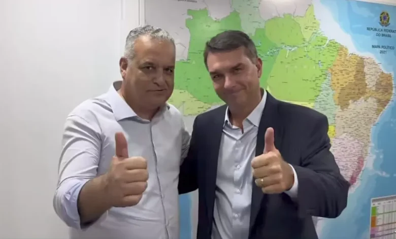 Flávio Bolsonaro oficializa candidatura à presidência com chapa pura para as eleições de 2026. Saiba quem foi o nome escolhido para compor o pleito.