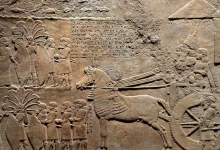 Estudo de tabuletas antigas revela a existência de três monarcas assírios até então desconhecidos pelos historiadores. Confira os detalhes desta descoberta.