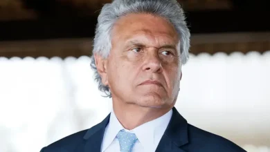 Ronaldo Caiado defende postura firme contra desacato a policiais 2 O governador de Goiás, Ronaldo Caiado, defende atuação rigorosa das forças de segurança diante de casos de desacato e desafio à autoridade policial.