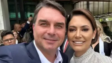 Levantamento da Quaest aponta que 59% da população considerou positiva a demonstração pública de união entre Michelle e Flávio Bolsonaro. Confira os dados.