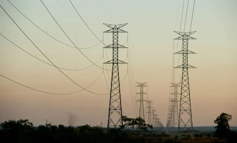 O Operador Nacional do Sistema reavaliou o plano de corte emergencial de energia para o Dia dos Pais. Confira as mudanças e o cenário atual do setor elétrico.