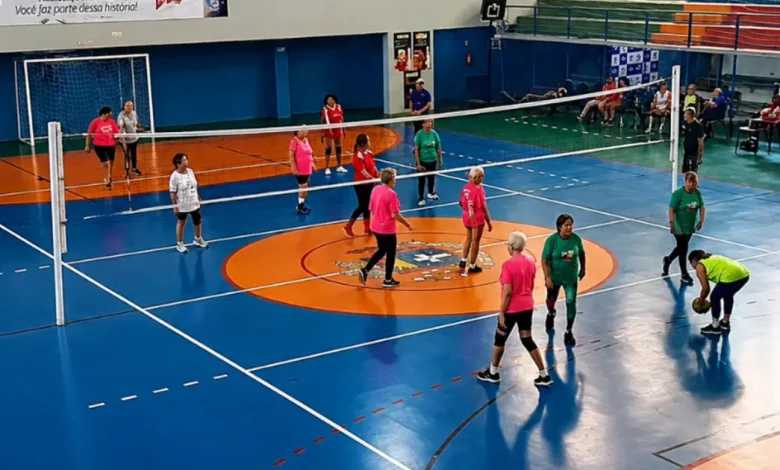 Equipes de Vôlei Adaptado 58+ e 68+ de Paraguaçu Paulista intensificam a preparação para amistosos e a Liga Nacional. Confira os detalhes.