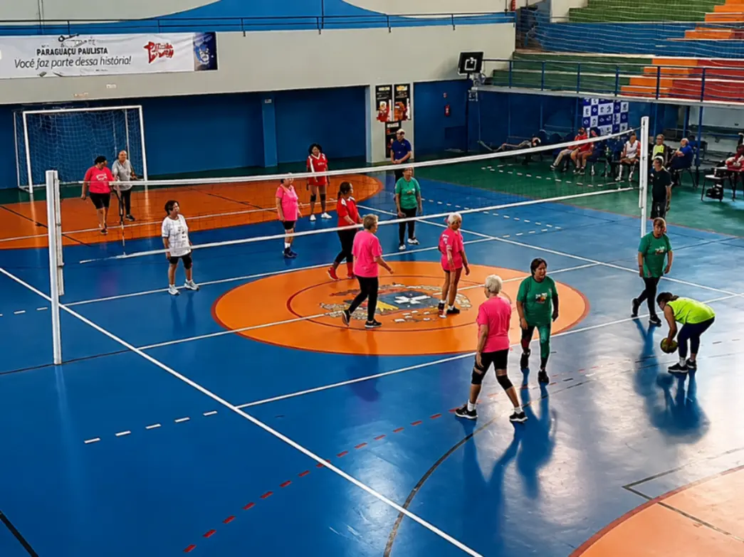 Vôlei Adaptado de Paraguaçu intensifica treinos para competições 6 Equipes de Vôlei Adaptado 58+ e 68+ de Paraguaçu Paulista intensificam a preparação para amistosos e a Liga Nacional. Confira os detalhes.