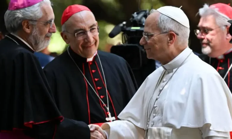 Em visita histórica à República de San Marino, o Papa Francisco destaca a importância da nação como um laboratório de boas políticas e diálogo social.