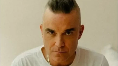 Robbie Williams revela diagnóstico de autismo aos 52 anos 2 O cantor Robbie Williams abriu o jogo sobre o seu diagnóstico de autismo recebido aos 52 anos. Saiba mais sobre essa jornada de autoconhecimento.