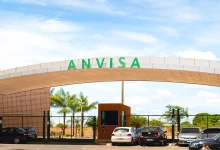 Anvisa e Dinavisa oficializam parceria para intensificar o combate à circulação de produtos ilegais e reforçar a segurança sanitária no país.