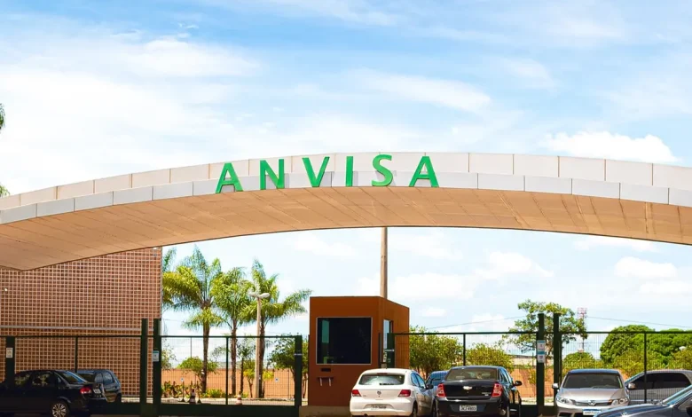 Anvisa e Dinavisa oficializam parceria para intensificar o combate à circulação de produtos ilegais e reforçar a segurança sanitária no país.