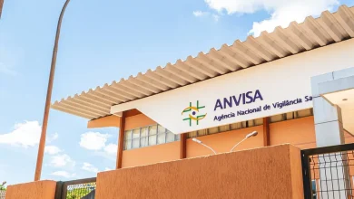 A Anvisa determinou a apreensão de um lote falsificado de Ômega 3 e a interdição de repelentes irregulares. Confira os detalhes e como se prevenir.