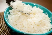 Descubra as técnicas culinárias essenciais para preparar um arroz branco soltinho, saboroso e com a textura perfeita em poucos minutos.