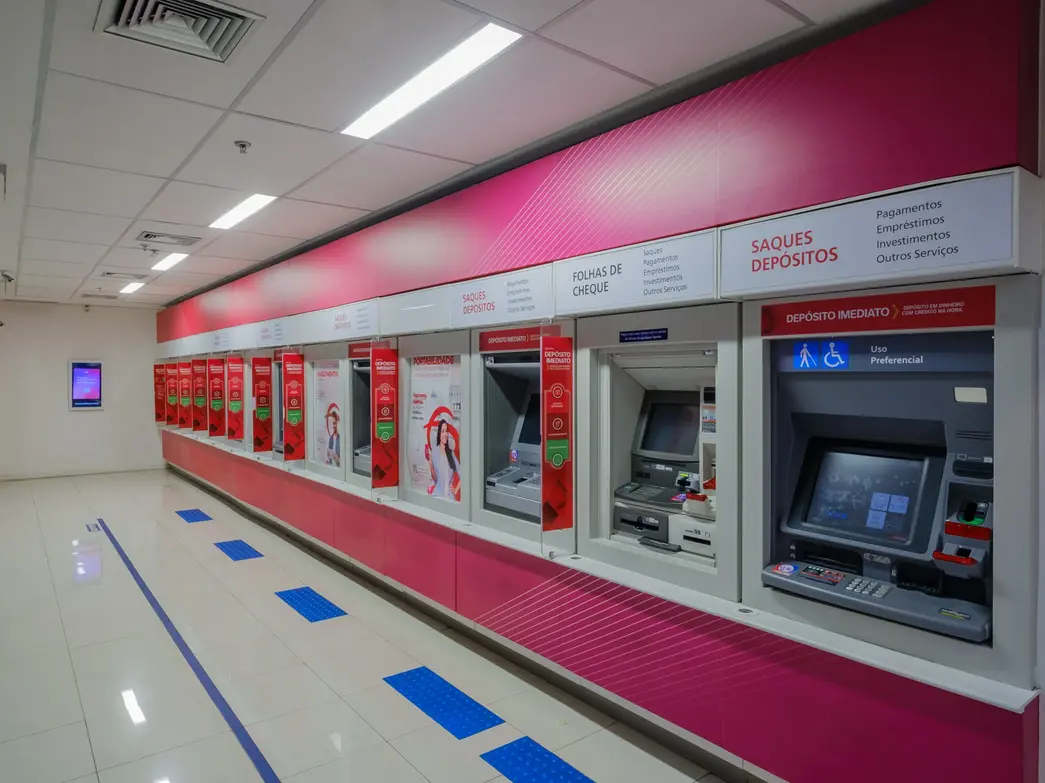 Lucro do Bradesco cresce pelo 10º trimestre: O que esperar? 6 O Bradesco registrou alta no lucro pelo 10º trimestre consecutivo. Analisamos os impactos na qualidade dos ativos e o desempenho das ações BBDC4 no mercado.