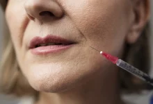 A Anvisa suspendeu a comercialização e uso de lotes do Sculptra. Identifique os riscos e saiba como verificar se o produto é original para evitar danos.