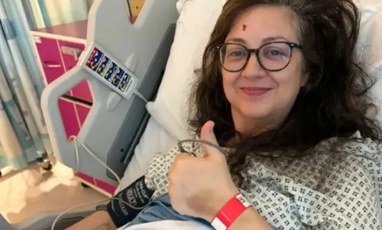 Sintoma incomum leva mulher a diagnóstico de câncer cerebral incurável. Entenda a importância da atenção aos sinais neurológicos do corpo.