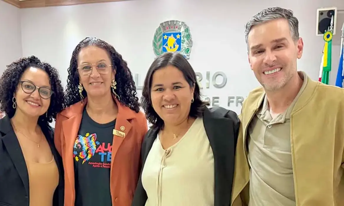 Representantes de Cândido Mota participaram da 1ª Audiência Pública sobre Autismo em Martinópolis para debater políticas de inclusão e direitos.