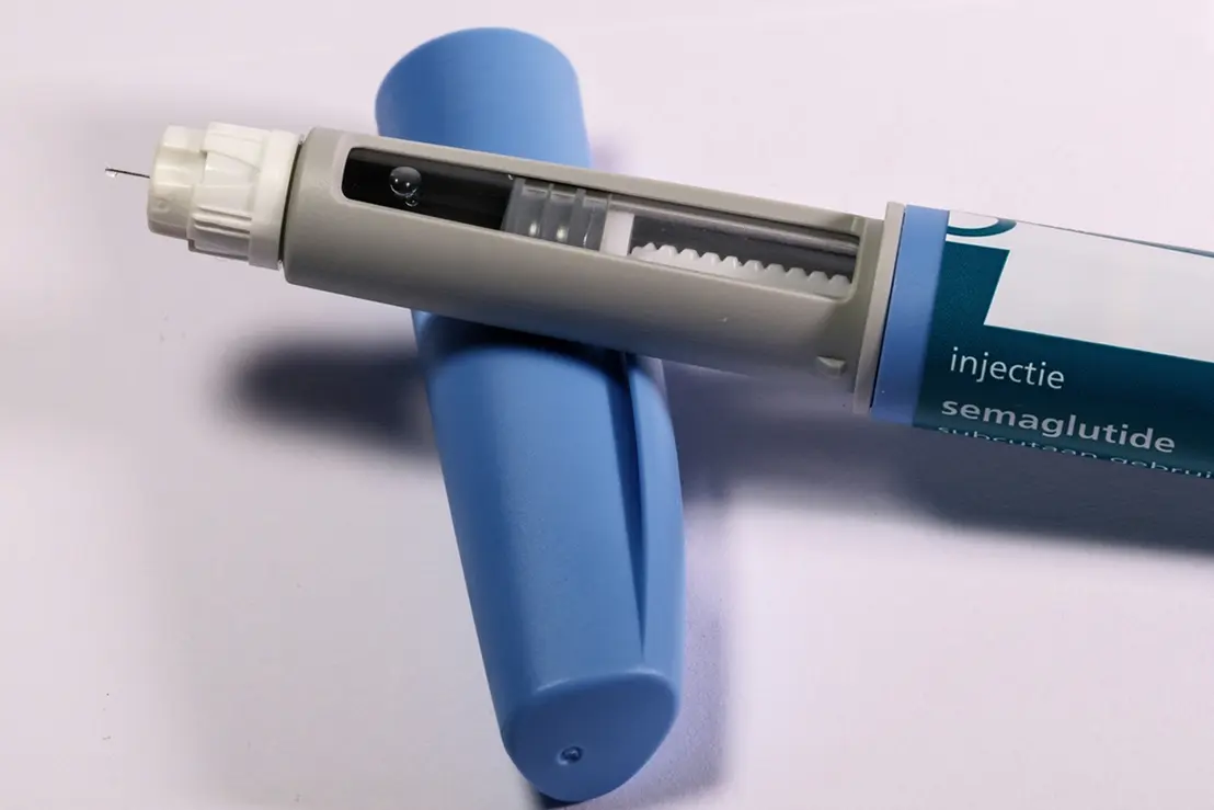 A Anvisa autorizou o registro da caneta Ylumec, medicamento à base de semaglutida indicado para o tratamento de diabetes tipo 2 no Brasil. Saiba os detalhes.