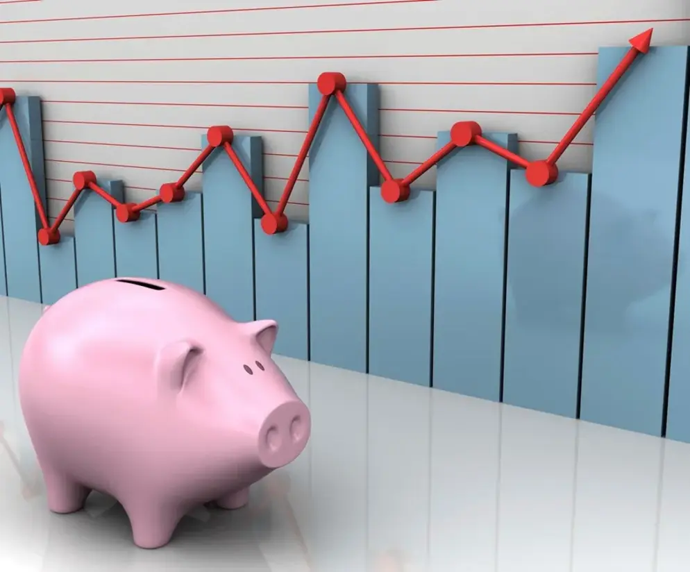 Analise como a trajetória da taxa Selic influencia diretamente o mercado de Fundos Imobiliários e o que esperar dos seus rendimentos agora.