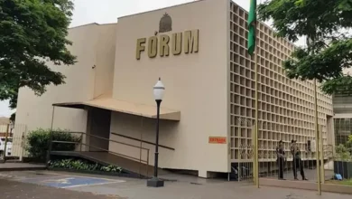 Homem irá a júri por tentativa de feminicídio em Cândido Mota 2 Após atirar na cabeça da ex-mulher, acusado enfrentará o Tribunal do Júri em Cândido Mota. Confira os detalhes desta decisão judicial.