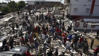 Colômbia decreta toque de recolher após ameaças em zona sísmica 2 Autoridades colombianas impõem toque de recolher após relatos de criminosos ameaçarem moradores em região devastada por terremoto. Confira os detalhes.