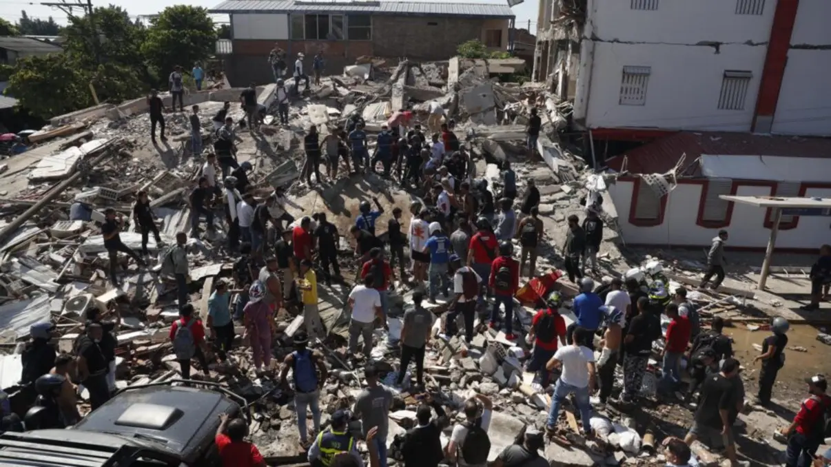 Autoridades colombianas impõem toque de recolher após relatos de criminosos ameaçarem moradores em região devastada por terremoto. Confira os detalhes.
