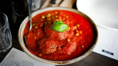Aprenda truques infalíveis de chefs para neutralizar a acidez do molho de tomate usando ingredientes simples que você já tem na cozinha. Confira agora!