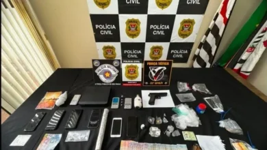 Operação conjunta em Paraguaçu Paulista resulta em prisões e apreensões 2 Ação integrada entre Polícia Militar e Civil em Paraguaçu Paulista combate o tráfico com prisões e apreensão de entorpecentes, armas e equipamentos eletrônicos.