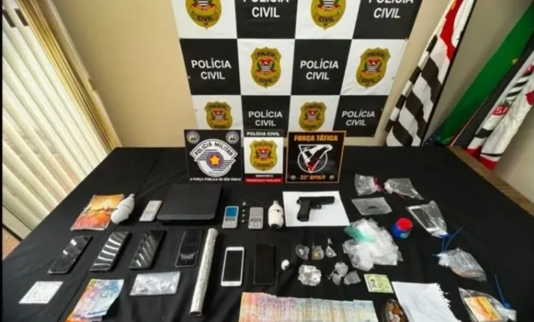 Ação integrada entre Polícia Militar e Civil em Paraguaçu Paulista combate o tráfico com prisões e apreensão de entorpecentes, armas e equipamentos eletrônicos.