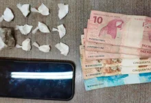 Após intensa perseguição em Assis, um homem foi detido com drogas e uma moto com sinais de adulteração. Defesa já prepara pedido de liberdade.