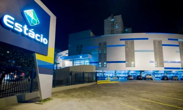 Analistas do Goldman Sachs cortam previsões para o setor educacional brasileiro, mas destacam potencial sinergia em fusão entre Yduqs e Afya.